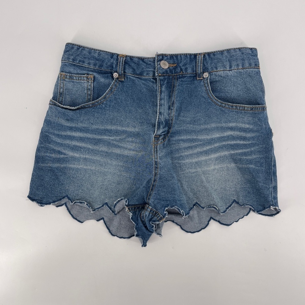 Montrez Scalloped Hem Jean Shorts Size Medium Women’s
